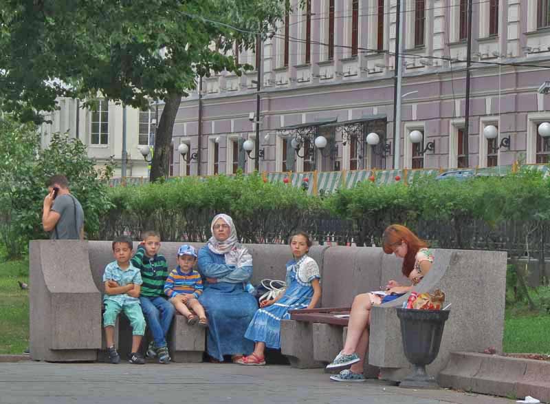 бабушка с внуками