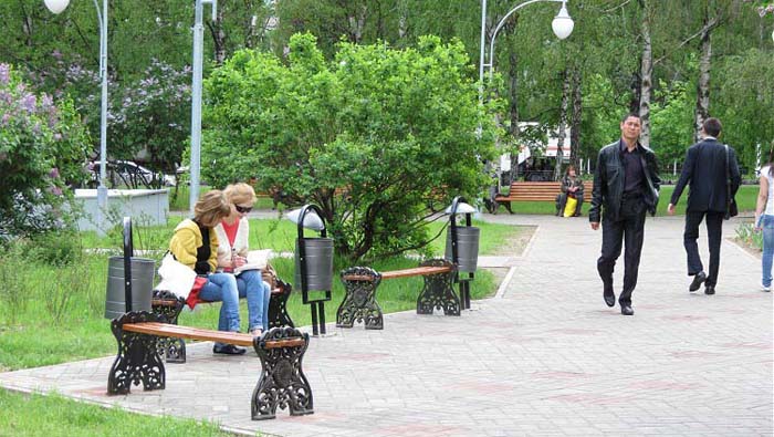 На аллеях парка