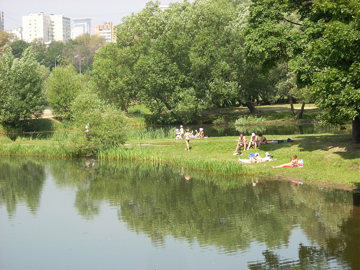 пруд в парке Лефортово
