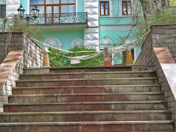 Морозовский сад, закрытый вход в верхнюю часть