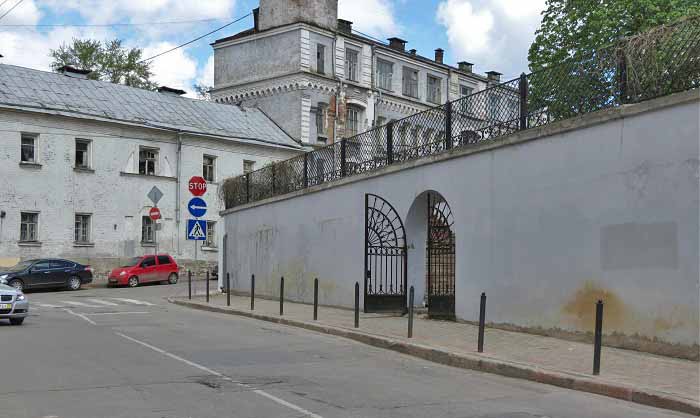Вход в Морозовский сад