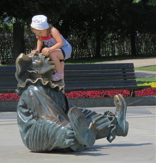 девочка и клоун
